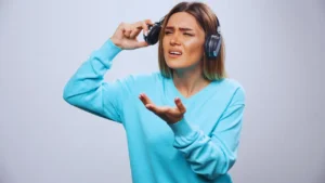 how does Evelyn hear music by 0gomovies.co.in